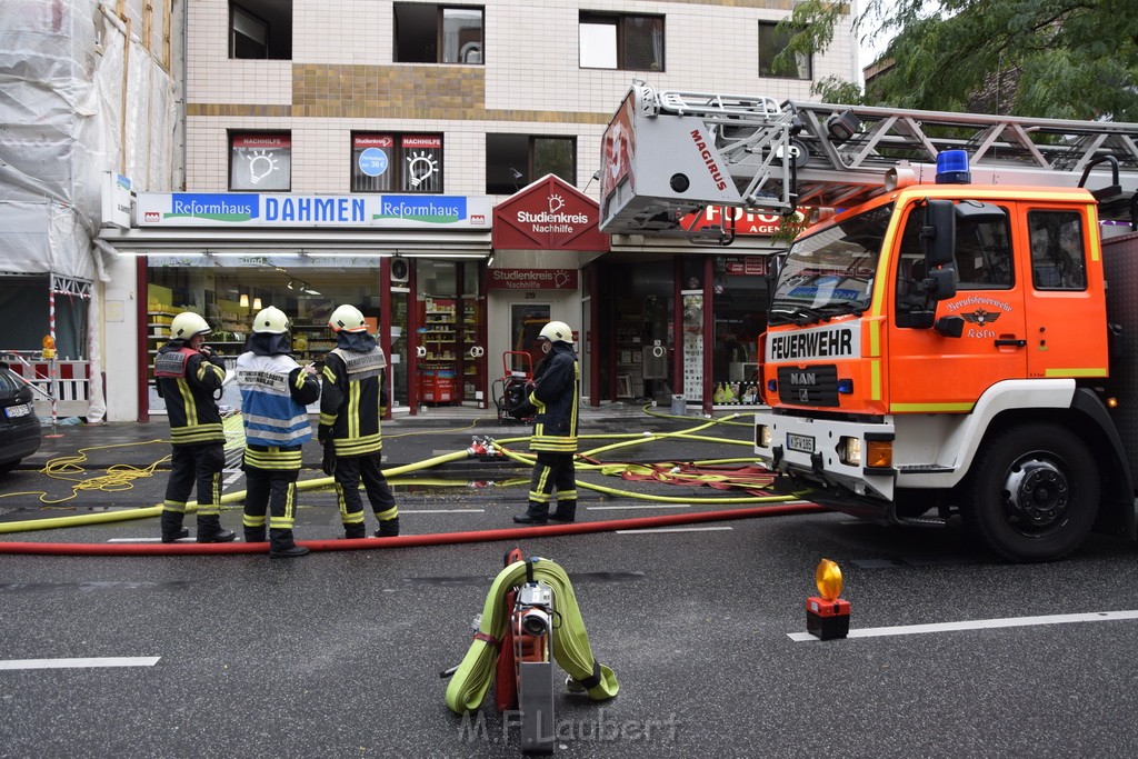 Feuer 2 Koeln Nippes Neusserstr P116.JPG - Miklos Laubert